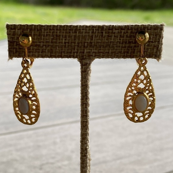 Elizabeth Farrell Opal Dangle Clip Earrings Gold Tone Unmarked - Picture 4 of 8